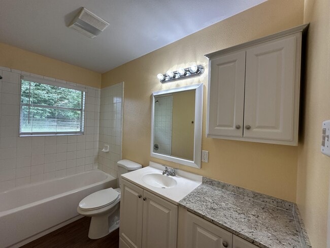 Building Photo - 11 Camelia Dr