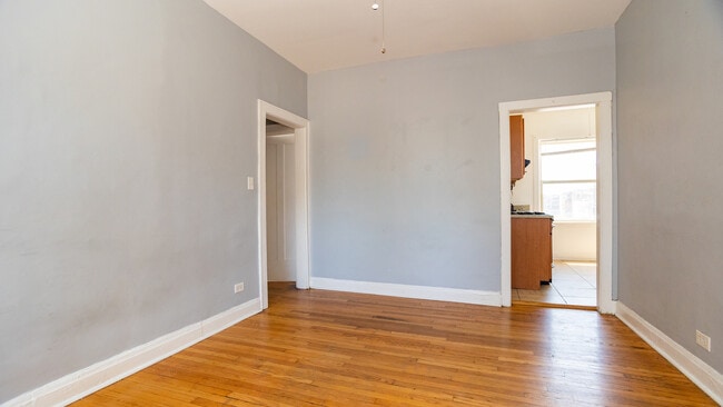 Building Photo - 3107 W Ainslie St