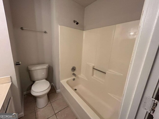 Building Photo - 3550 Main Station Dr SW