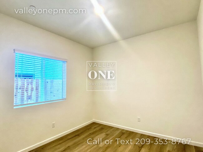 Building Photo - 936 Tipton Ln