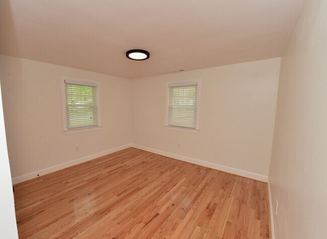 Building Photo - 817 Englewood Dr