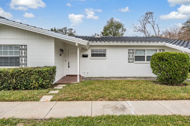 Building Photo - 524 Columbia Dr