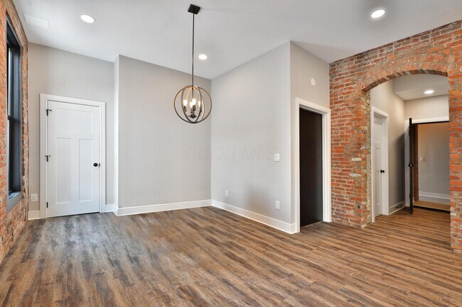 Building Photo - 370 S Washington Ave