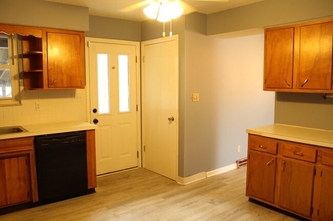 Building Photo - 1703 Shady Lane Rd