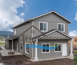 Building Photo - Very Nice Craftsman 3 Bedroom 2.5 Bathroom Home in Crown Pointe Estates, Post Falls!