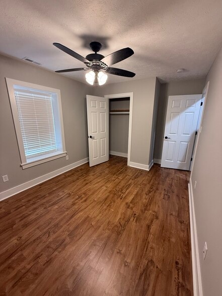 Building Photo - 1008 Milroy St