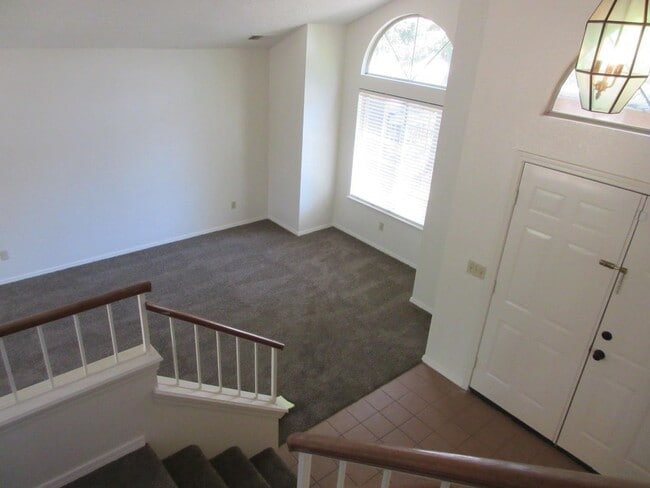 Building Photo - 4 Bed, 2.5 Bath Home with 3-Car Garage in Clovis Unified School District