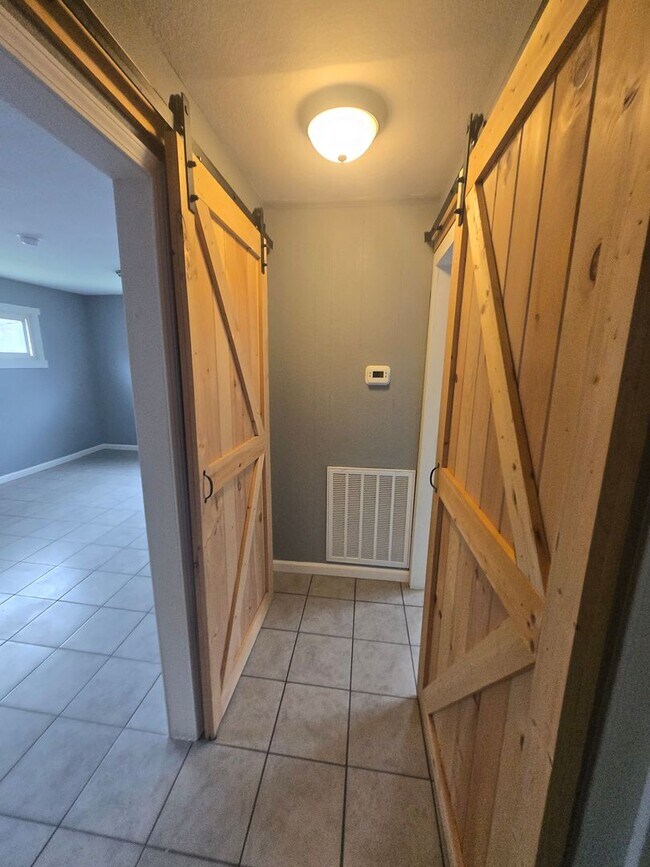 Building Photo - Newly Remodeled 3 Bedroom Home in Mosheim, TN – Move-In Ready!