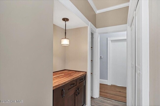 Building Photo - 300 Dogwood Ln