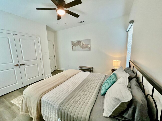 Building Photo - 417 Bedford Dr