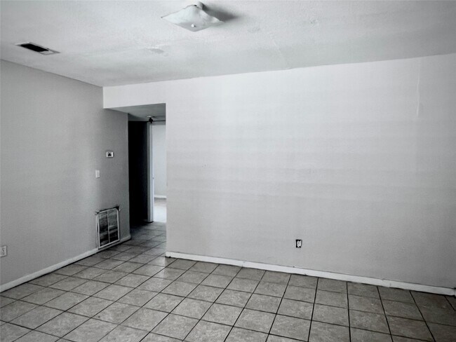 Building Photo - 6802 Sayers St