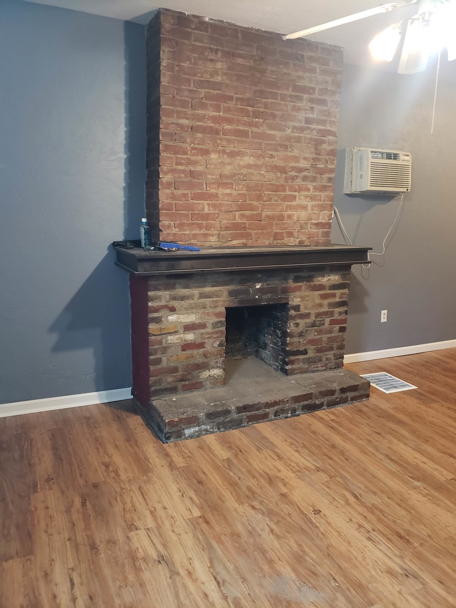 Building Photo - 120 S Graham St