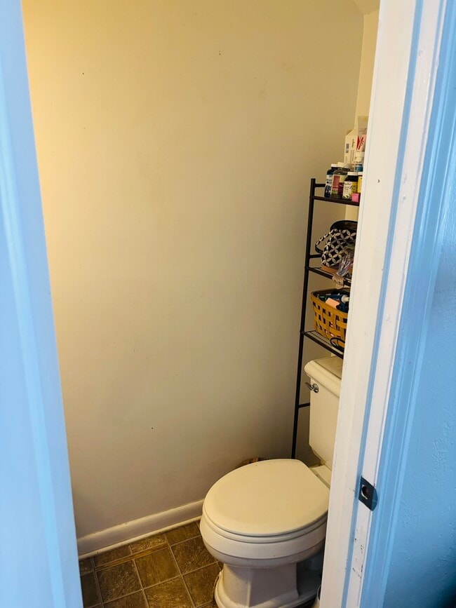 Building Photo - 301 S Lipona Rd