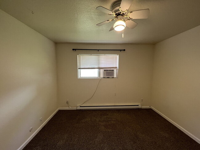 Building Photo - 1826 N Crestmont Dr