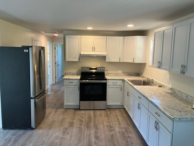 Building Photo - 6 Willowbrook Dr