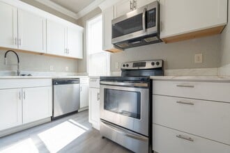 Building Photo - MOVE IN READY 2 Bedroom in the Heart of Oceanview!