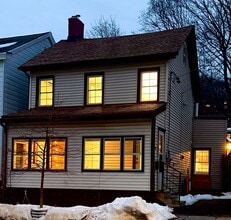 Building Photo - Walk to the Waterfront!|2BR Single-Family with Private Yard!