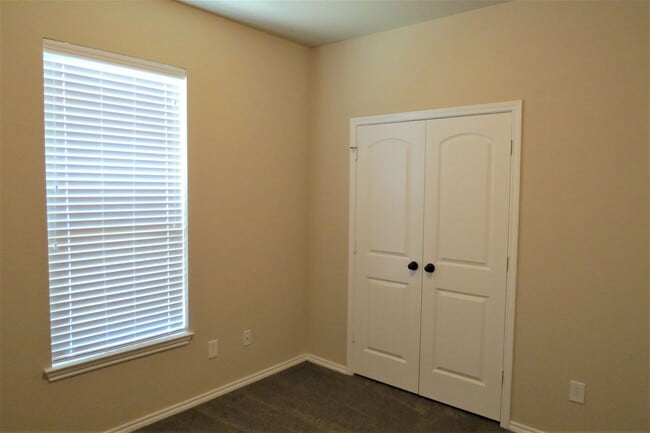 Building Photo - 3/2/2 off HWY 46 / Fridge / Interior Washe...