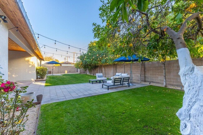 Building Photo - 3931 E Glenrosa Ave