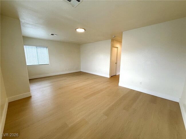 Building Photo - 6079 Clovelly St