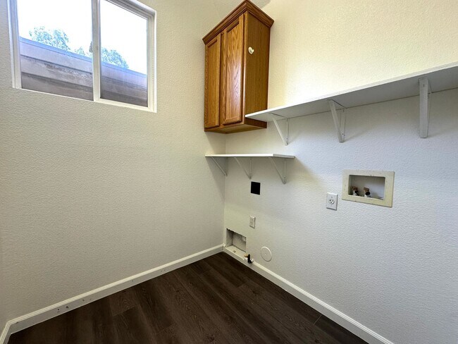 Building Photo - 3545 Laguna Ct