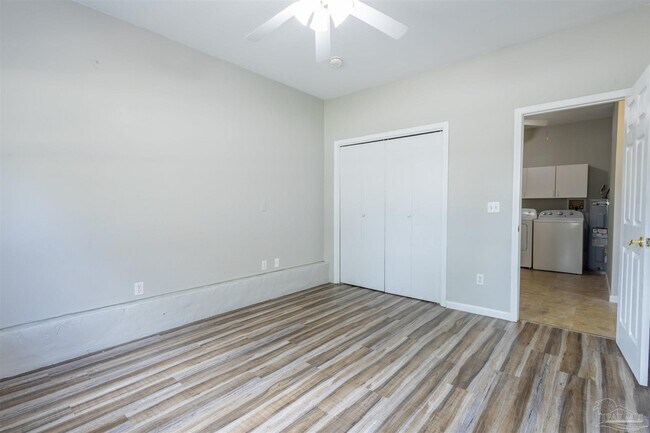 Building Photo - 848 Meadow Ln