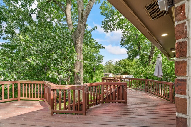 Building Photo - 7020 Bonnamere Dr