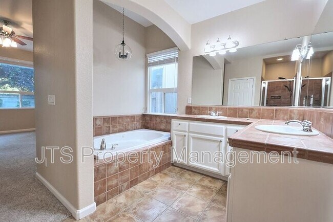 Building Photo - 2040 San Esteban Cir