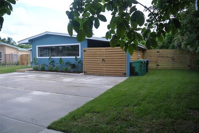 Building Photo - 10230 Dolphin Rd