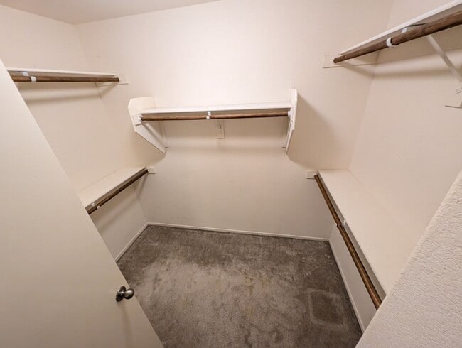 Building Photo - 7570 Dobroyd Dr