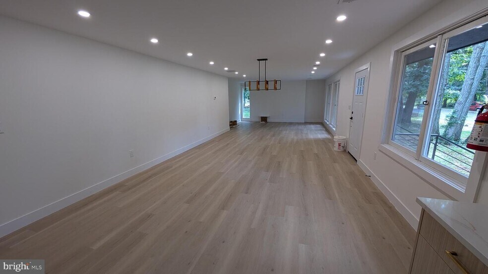 Building Photo - 555 Bilper Ave