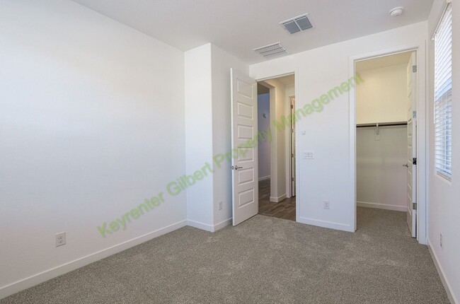 Building Photo - Pet Friendly 5 bed/3 bath in the Hawes Crossing Community of East Mesa