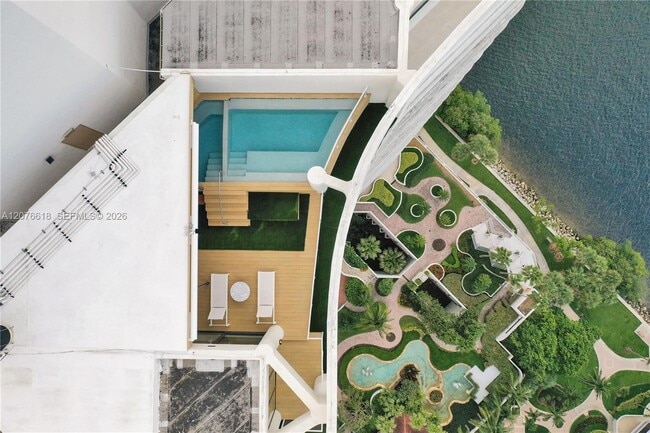 Building Photo - 4000 Island Blvd