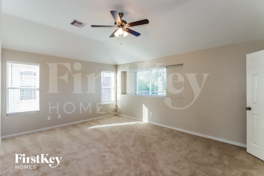 Building Photo - 5039 Lamppost Hill Ct