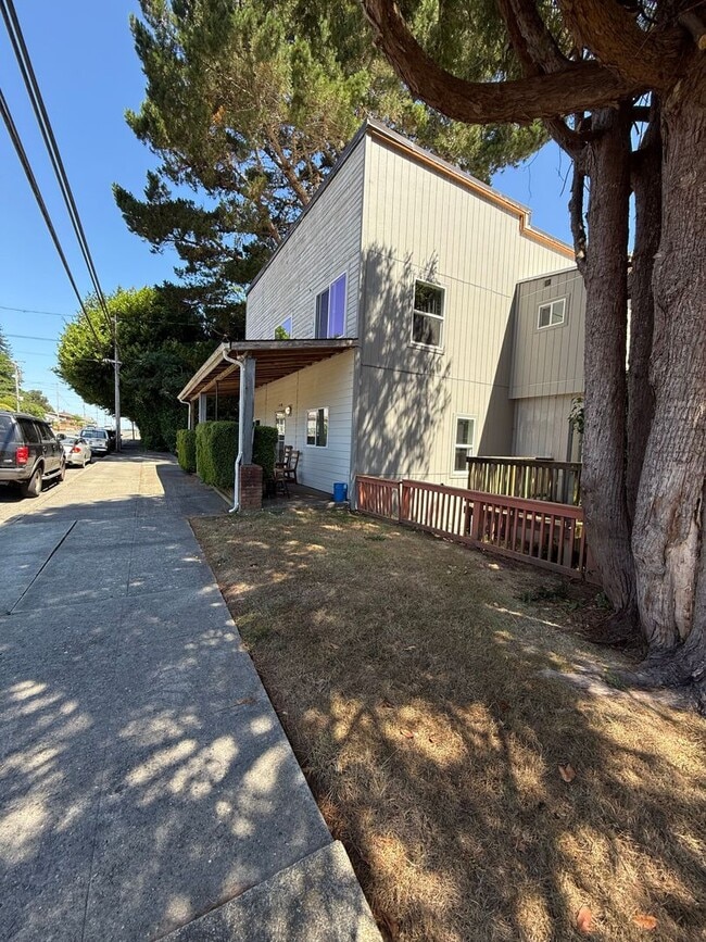 Building Photo - 2439 Sherman Ave