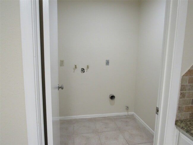 Building Photo - 10219 Prospect Hill Dr