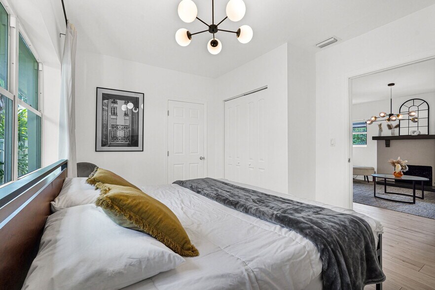 Building Photo - 37 NW 47th St