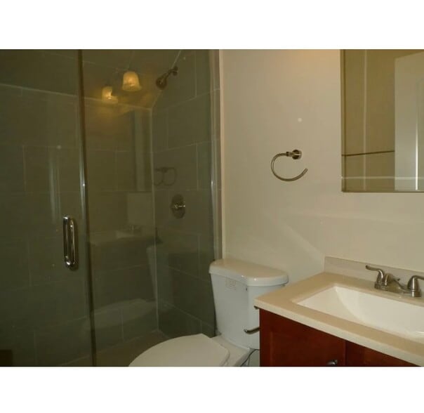 Building Photo - 1610 N Bosworth Ave