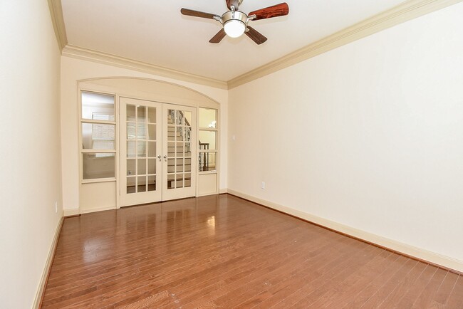 Building Photo - 28514 Hayden Park Dr