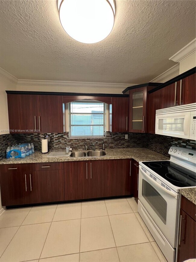 Building Photo - 75 NE 186th Terrace