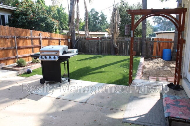 Building Photo - 246 Loma Vista Pl