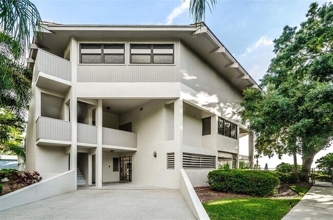 Building Photo - 300 S Florida Ave