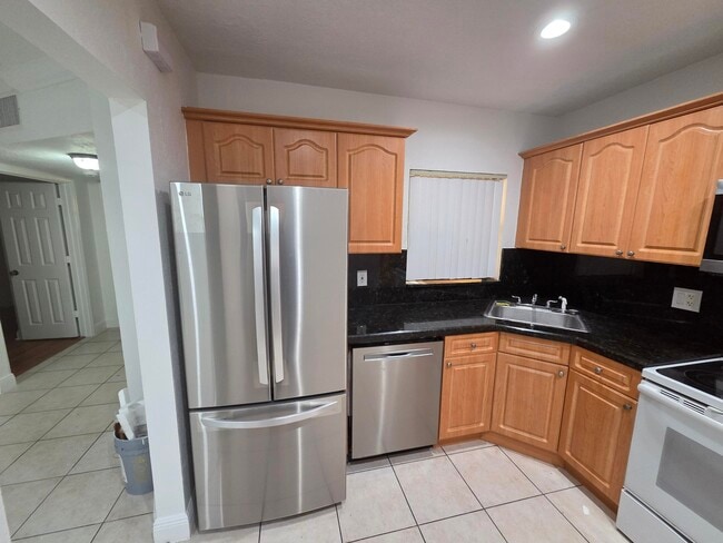 Building Photo - 3840 Coral Tree Cir