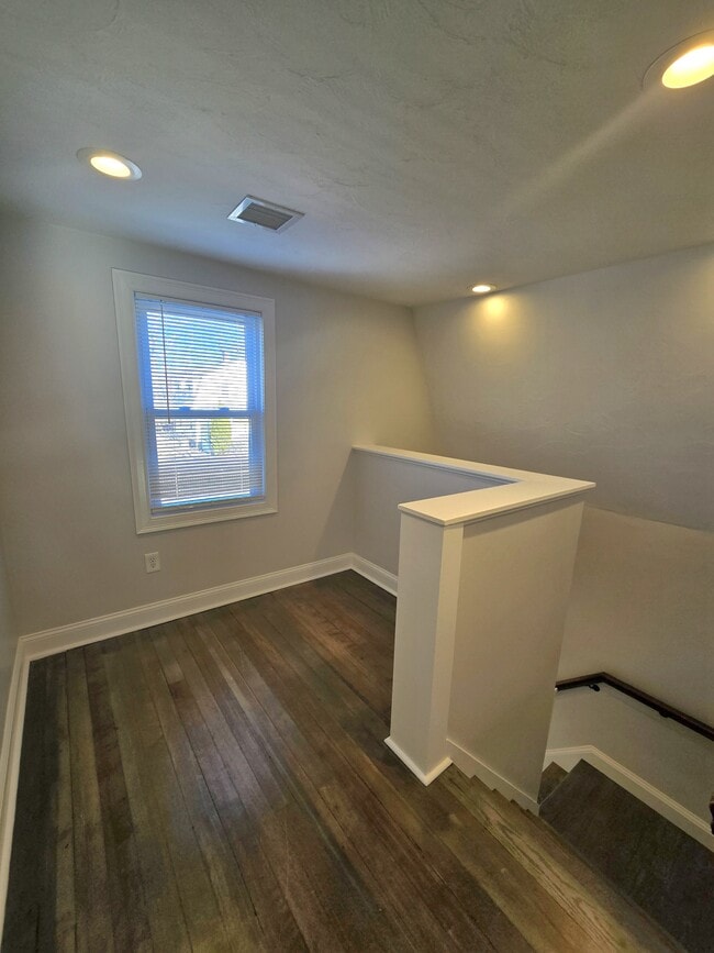 Building Photo - 35 Phillips Ave