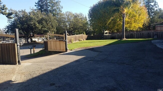 Building Photo - 1020 Stony Glen Ln