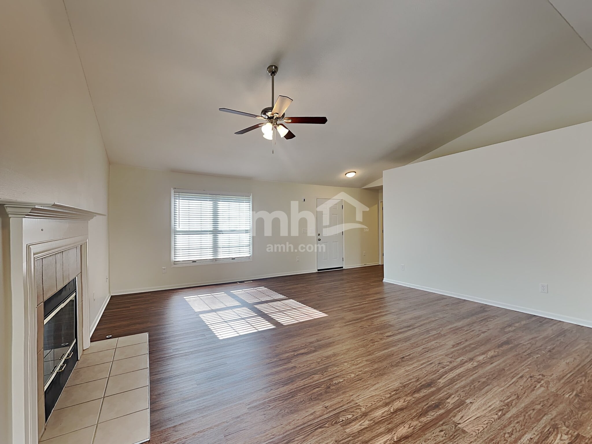 Building Photo - 7888 Edgewater Dr