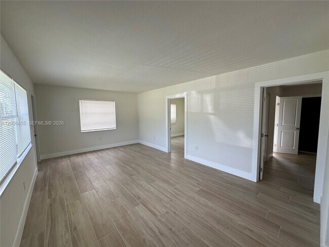 Building Photo - 1048 Avenue E