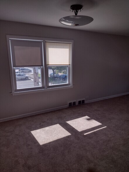 Dining room - 5617 N Christiana Ave