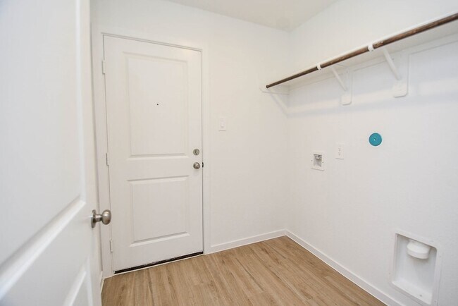 Building Photo - 1542 San Sebastien Dr
