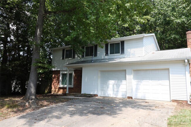 Building Photo - 9211 Nash Ave